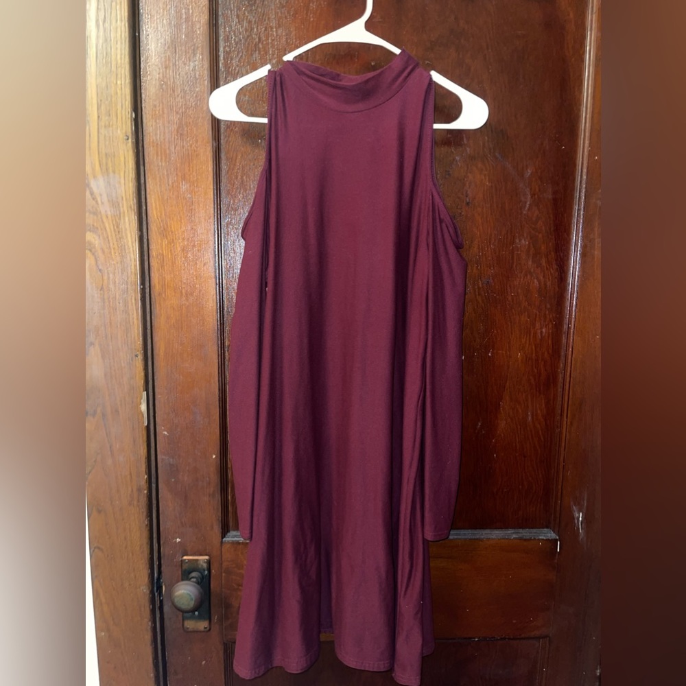 Long Sleeve Women's Cold Shoulder Dress - Maroon